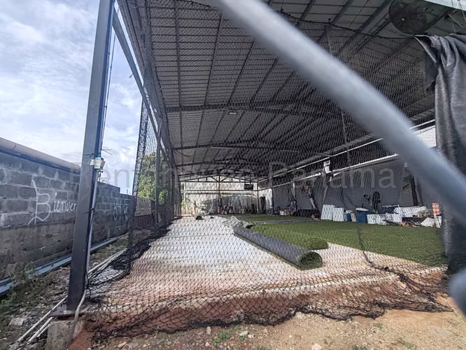 Terreno en Venta en Parque Lefevre JG