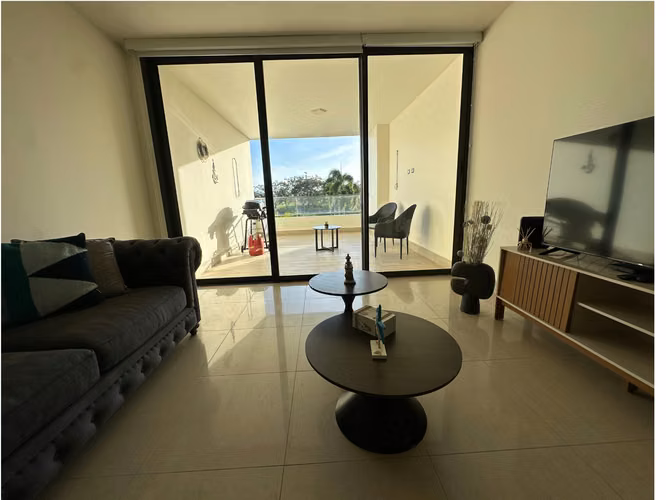FOR SALE FURNISHED BEACH APARTMENT IN CASAMAR, PH PERLAMAR (26P)
