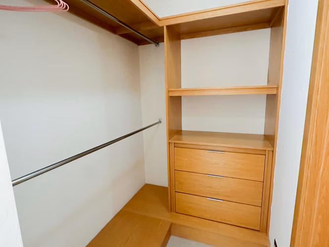 VENTA DE APARTAMENTO DE PLAYA AMOBLADO EN CASAMAR, PH PERLAMAR (26P)
