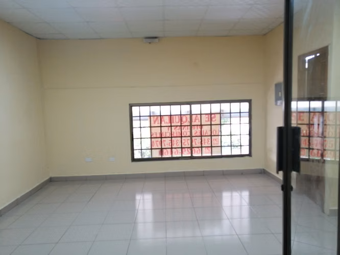 PLAZA LAS PALMAS, ALQUILA LOCALES COMERCIALES  PLANTA ALTA B/. 250.00  MAS ITBM - Imagen 2