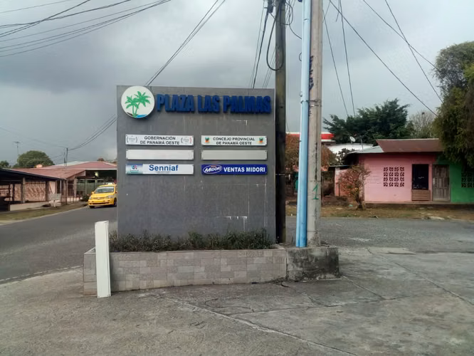 PLAZA LAS PALMAS, ALQUILA LOCALES COMERCIALES  PLANTA ALTA B/. 250.00  MAS ITBM - Imagen 4