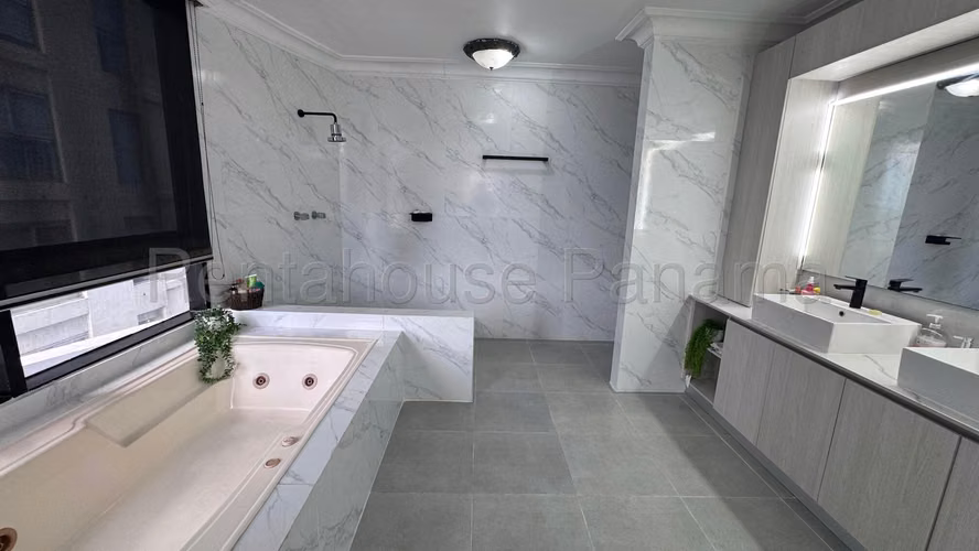 Apartamento en Venta en Avenida Balboa 27EPP167