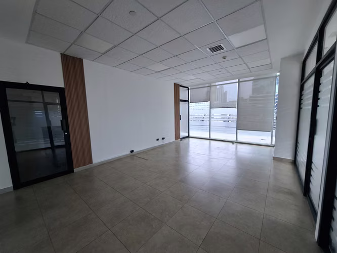 Alquilo oficina con divisiones en Torre Global, Calle 50. - Imagen 9