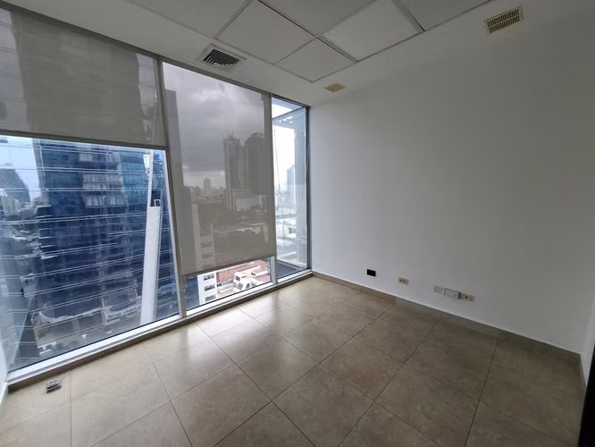 Alquilo oficina con divisiones en Torre Global, Calle 50. - Imagen 15