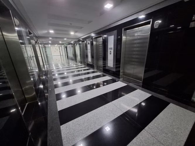 Alquilo oficina con divisiones en Torre Global, Calle 50. - Imagen 19