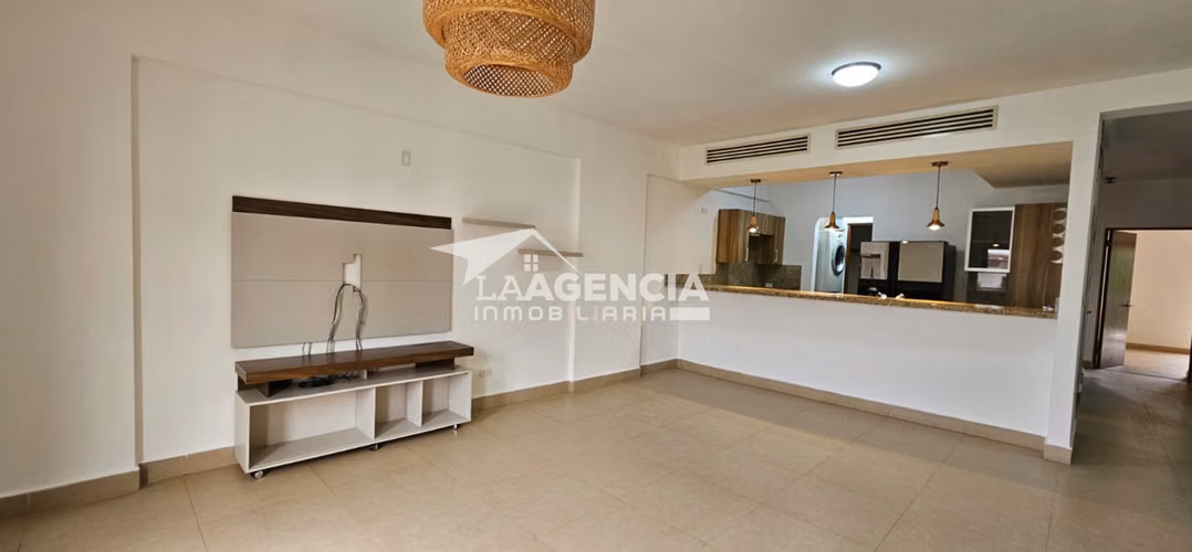 Albrook, Venta de Apartamento en Res. Embassy Village con vista al bosque - Imagen 2