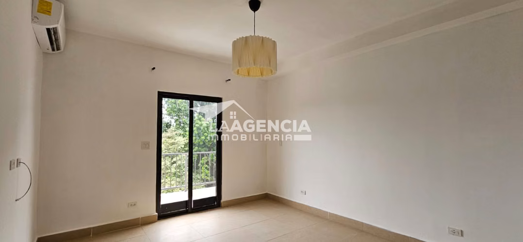 Alquiler, Apartamento en Res. Embassy Village con vistas al bosque