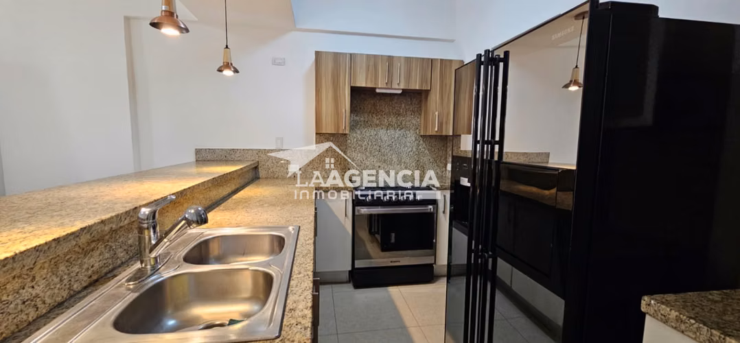 Alquiler, Apartamento en Res. Embassy Village con vistas al bosque