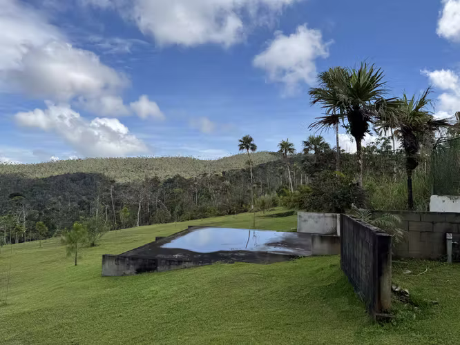 Se vende una casa en Cerro Azul con dos fincas. Negociable