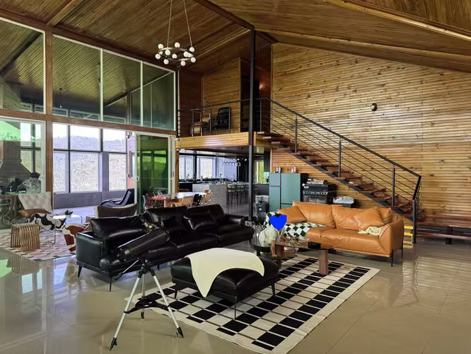 Se vende una casa en Cerro Azul con dos fincas. Negociable