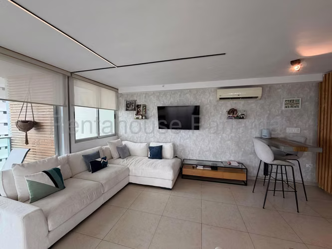 Venta de Apartamento con Hermosa Vista al Mar en Costa del Este 27*261Mfk