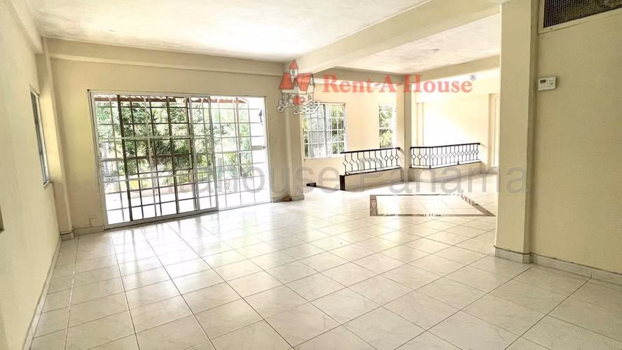 Venta de Casa con Amplio Jardín y Piscina en Albrook 27*227Mfk - Imagen 3