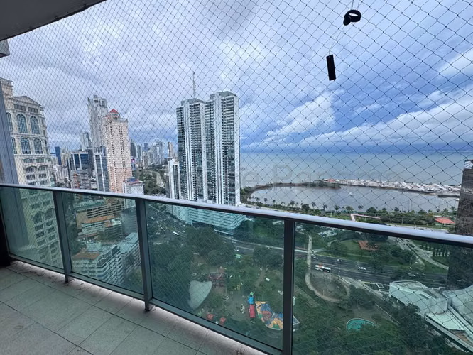 Sale of 287mts Apartment next to Urraca Park EC