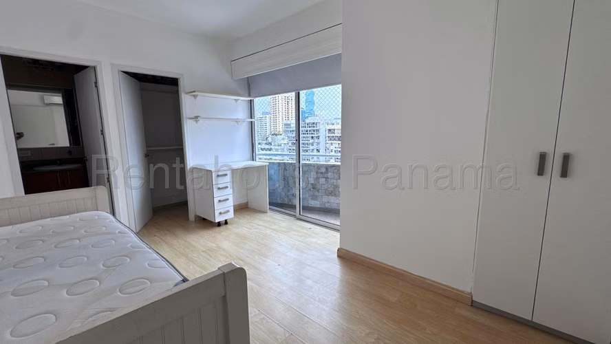 Apartamento en Venta en Paitilla. 27-298.