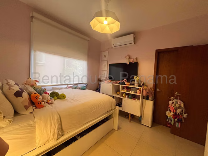 Casa en Alquiler en Costa Sur. 26-3783.