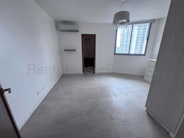Apartamento en venta en Avenida Balboa YM