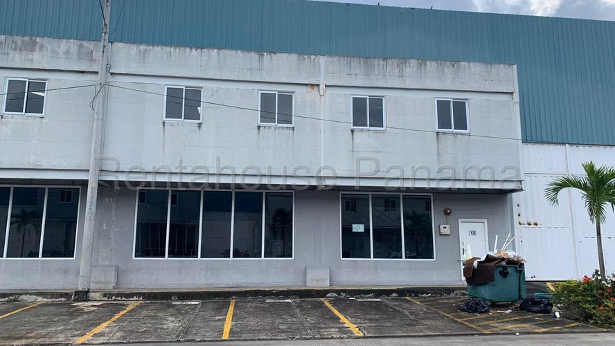 COMMERCIAL PREMISES FOR SALE IN CANAIMA INDUSTRY PARK, PACORA HQ