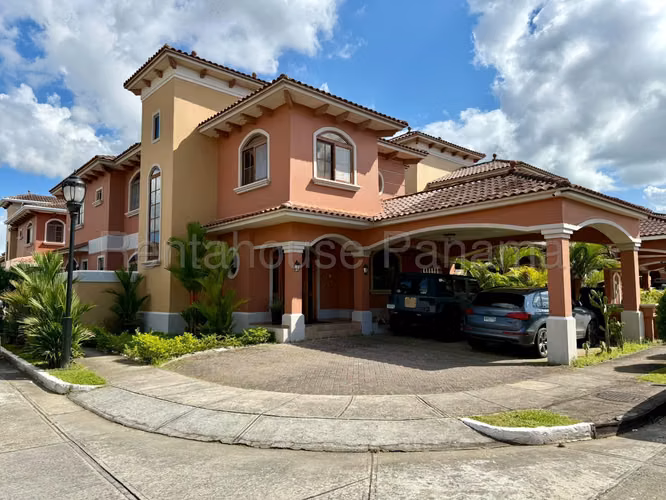VENTA DE CASA EN EL DORAL COSTA SUR HQ