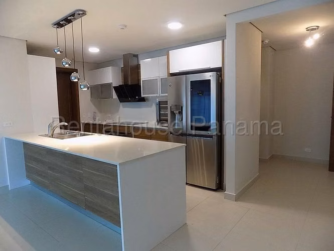 Se Alquila Apartamento en Costa del Este MDV27-299