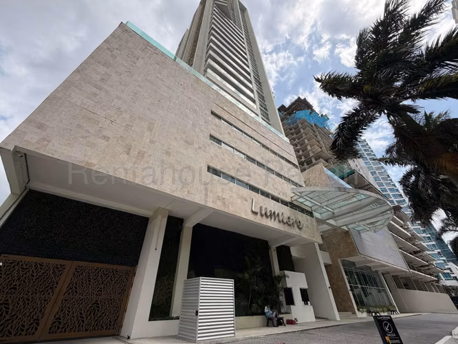Se Vende Apartamento en Costa del Este MDV27-261