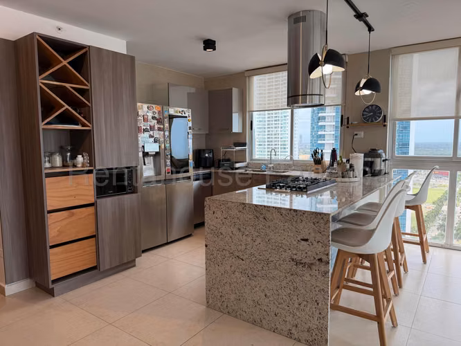 Se Vende Apartamento en Costa del Este MDV27-261