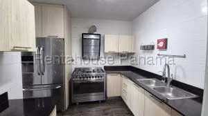 Venta de Apartamento con 114m2 en Hato Pintado PH Foresta Tower 26-9040