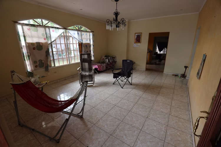 Casa céntrica con 2270m2 de terreno en Las Lajas Las Cumbres Panama Norte en Venta - Imagen 9