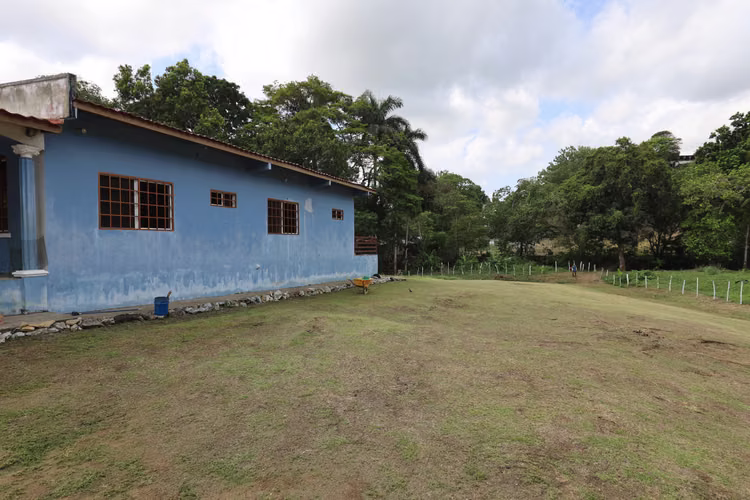 Casa céntrica con 2270m2 de terreno en Las Lajas Las Cumbres Panama Norte en Venta - Imagen 5