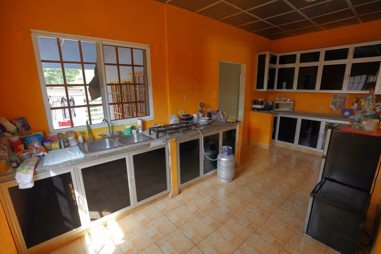 Casa céntrica con 2270m2 de terreno en Las Lajas Las Cumbres Panama Norte en Venta - Imagen 10