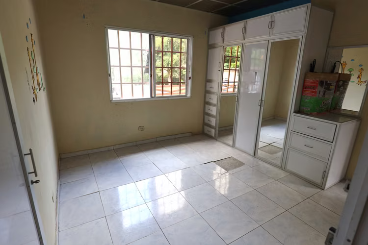 Casa céntrica con 2270m2 de terreno en Las Lajas Las Cumbres Panama Norte en Venta - Imagen 12
