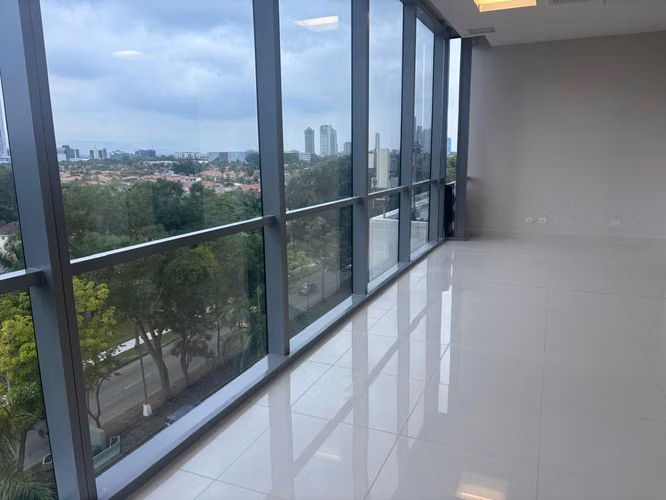 Oficina en Alquiler en Boulevard Costa del Este