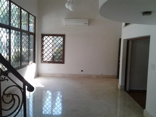 SE VENDE CASA EN ALBROOK (Ancon)
