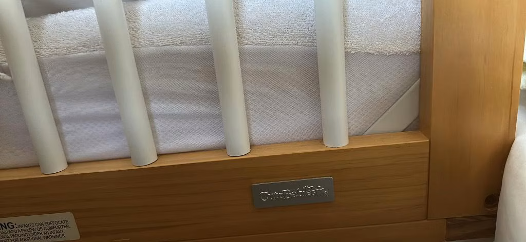 Se vende cuna de bebé convertible + colchón