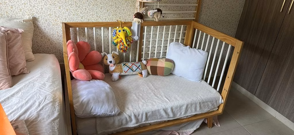 Se vende cuna de bebé convertible + colchón