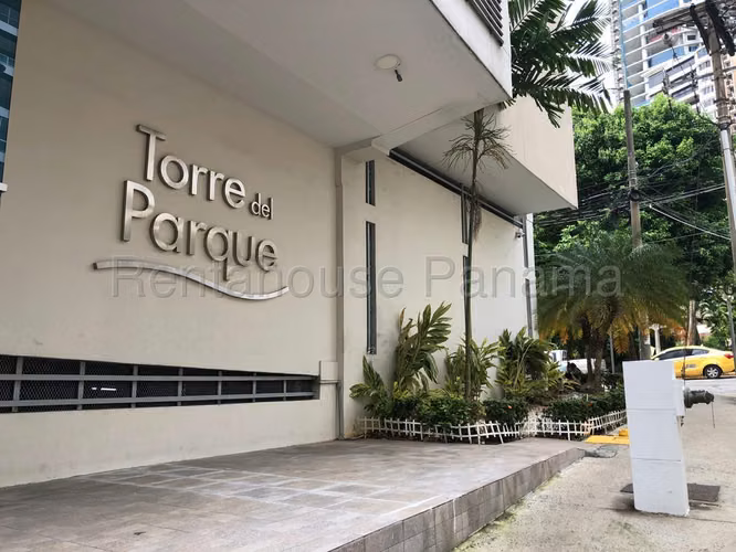 Rental apartment with 3 parking spaces in Paitilla