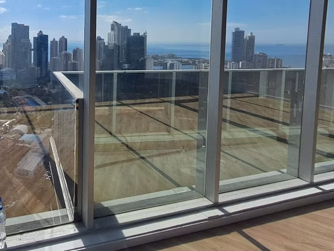 266598. Se vende oficina a estrenar 156m, con acabados, 7 parkings y depósito