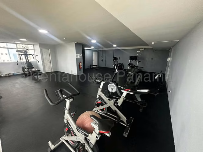 26887. Se vende apartamento amoblado, 202m, 3 recamaras, 3 baños, 2 parkings
