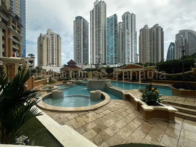 26887. Se vende apartamento amoblado, 202m, 3 recamaras, 3 baños, 2 parkings