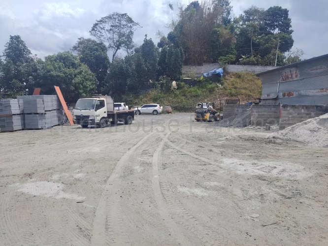 VENTA DE LOCAL LAS CUMBRES GM
