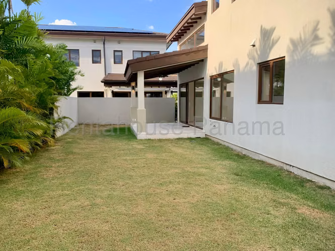 VENTA DE CASA EN THE WOODS SANTA MARIA HQ