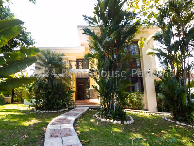 VENTA DE CASA EN CAMINO DE CRUCES ANCON HQ
