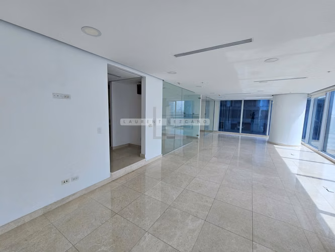 Vendo Oficina remodelada en Oceania Business Center. Punta Pacífica. Haga una oferta