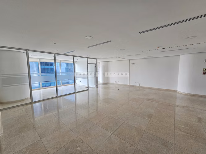 Vendo Oficina remodelada en Oceania Business Center. Punta Pacífica. Haga una oferta