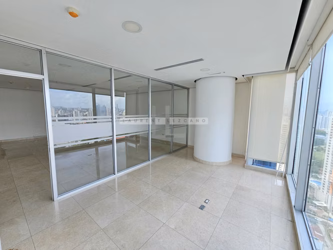 Vendo Oficina remodelada en Oceania Business Center. Punta Pacífica. Haga una oferta
