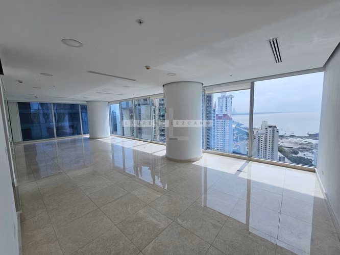 Vendo Oficina remodelada en Oceania Business Center. Punta Pacífica. Haga una oferta
