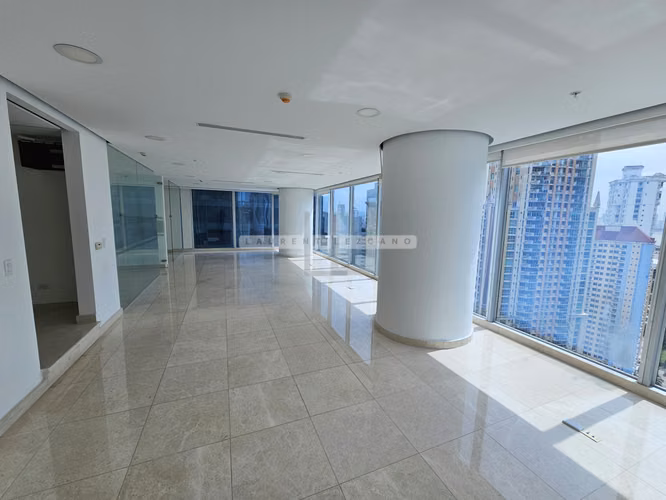 Vendo Oficina remodelada en Oceania Business Center. Punta Pacífica. Haga una oferta
