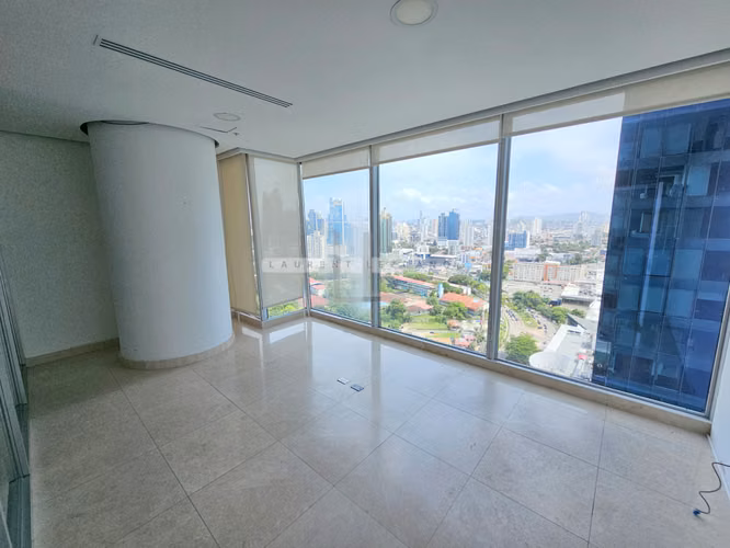 Vendo Oficina remodelada en Oceania Business Center. Punta Pacífica. Haga una oferta