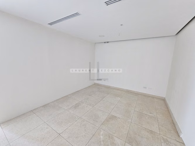 Vendo Oficina remodelada en Oceania Business Center. Punta Pacífica. Haga una oferta