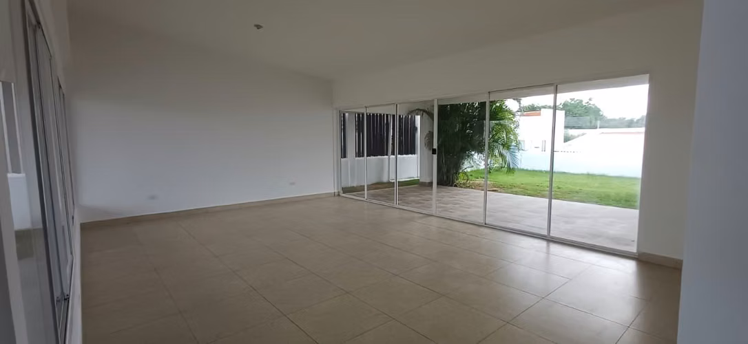 VENDO CASA. CORONADO. PLAYA. NUEVA. GARITA DE SEGURIDAD.