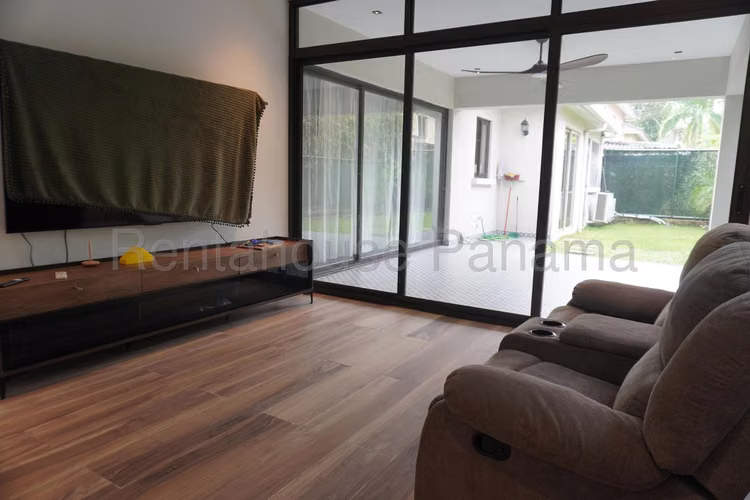 Casa en Venta Área exclusiva de Calyton